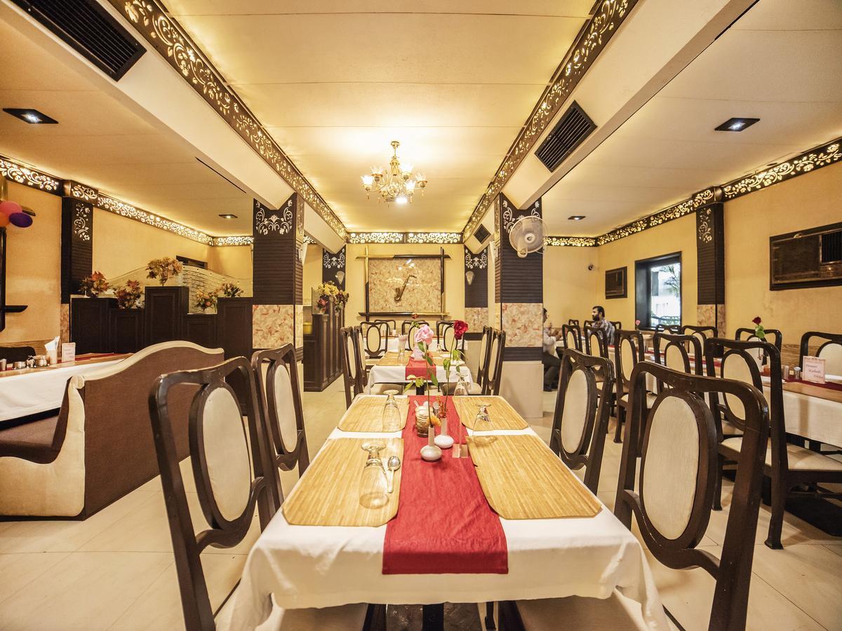 Fabhotel Santoor Geeta Bhawan Square Индор Екстериор снимка