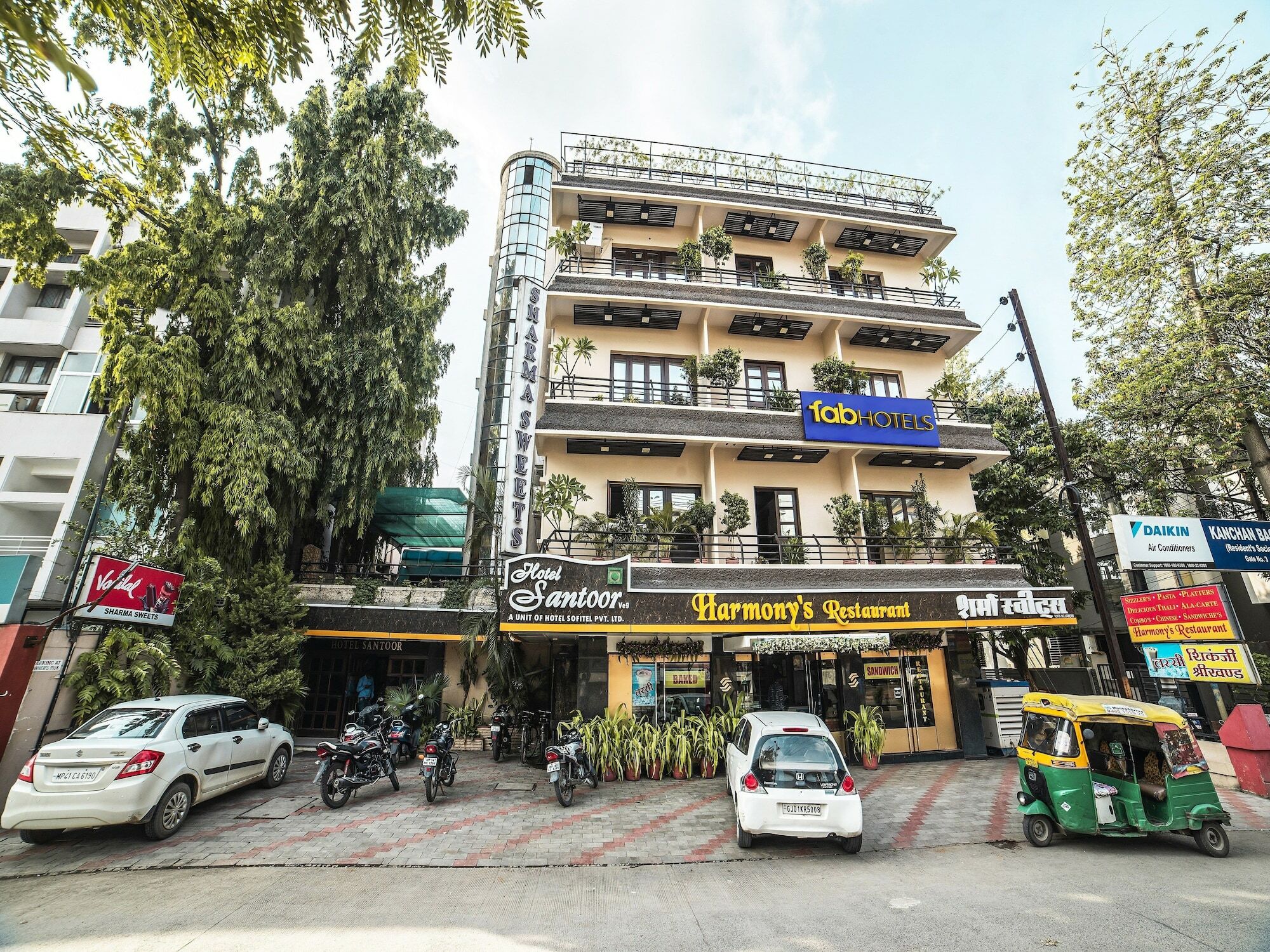 Fabhotel Santoor Geeta Bhawan Square Индор Екстериор снимка